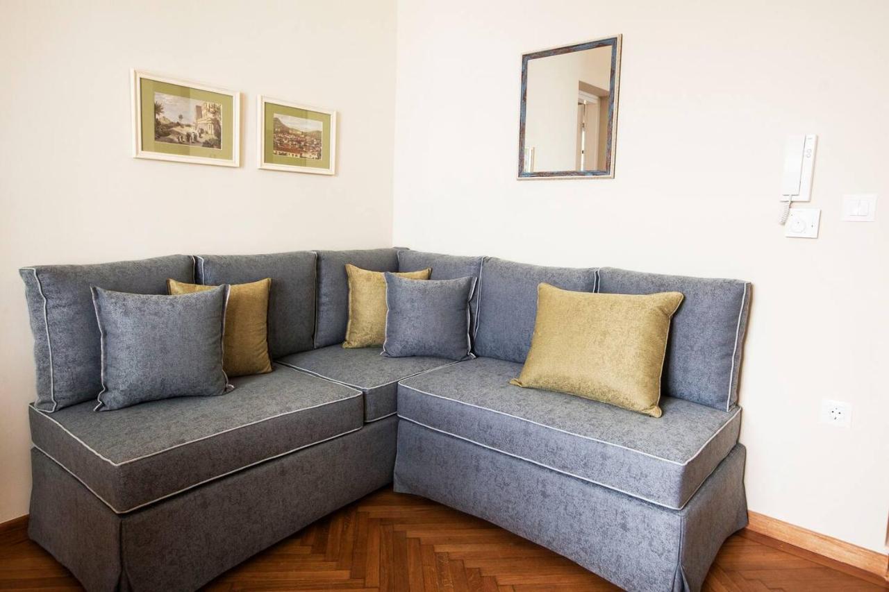 Pagrati Hilton Location Bentzi Family Suite 5 Athena Bagian luar foto